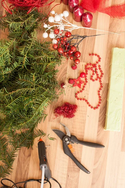 Handmade production Christmas wreaths. — Stock Photo, Image