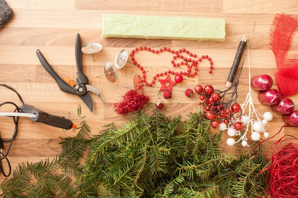 Handmade production Christmas wreaths. — Stock Photo, Image