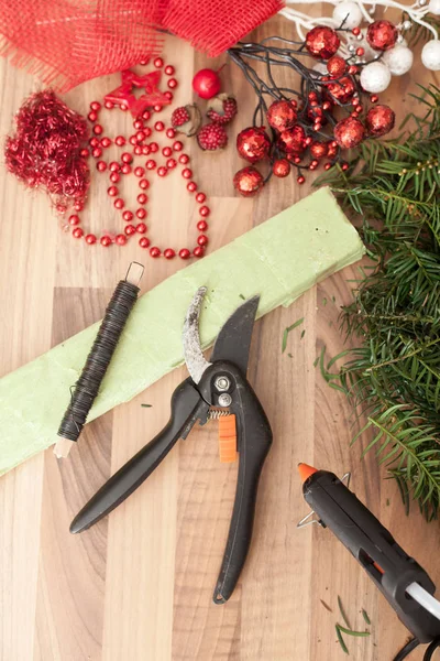 Handmade production Christmas wreaths. — Stock Photo, Image
