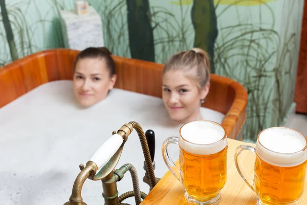 Bir bira spa güzel kadın.