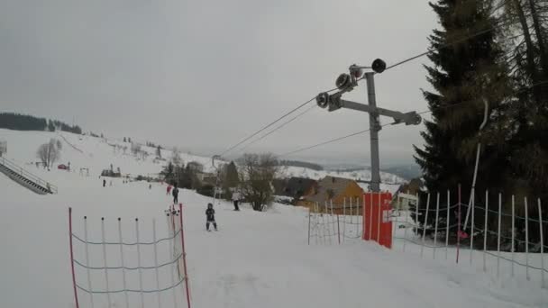 Skikurse Skischul Kleiner Junge Lernt Skifahren Kind Beim Liftfahren — Stockvideo