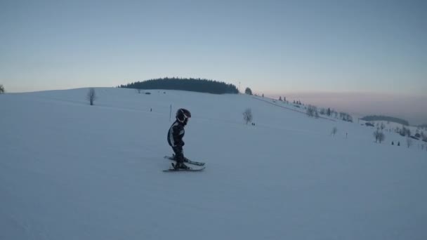 Výuku Lyžování Lyžařská Škola Malý Chlapec Naučit Lyžovat Otec Učí — Stock video