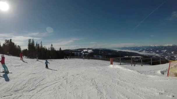 Stuhlec 奥地利 2017年2月3日 滑雪在 Alpsskiing 在阿尔卑斯 从滑雪者的角度 出色稳定的图像 — 图库视频影像
