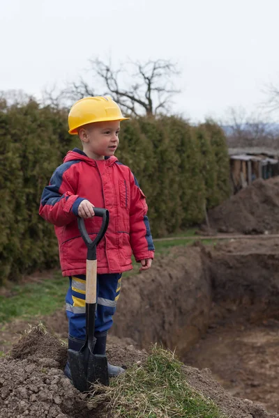 Cute small worker. — Stock Photo, Image