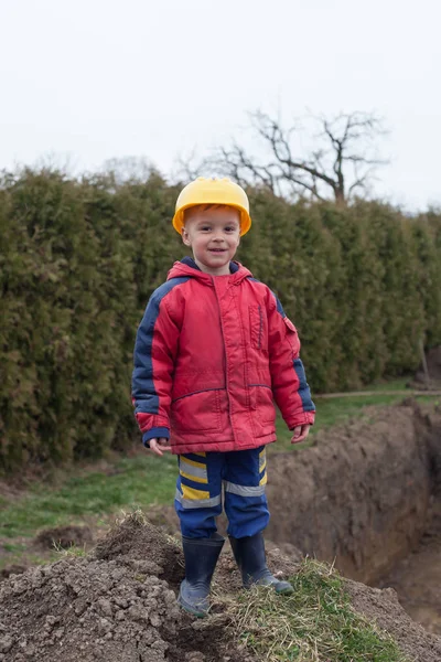 Cute small worker. — Stock Photo, Image