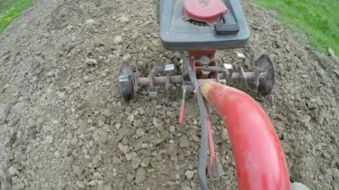 El motor closeup pulluk kil atma bıçak. Tarımsal arazi hazırlama üzerinde odaklanmak.