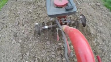 El motor closeup pulluk kil atma bıçak. Tarımsal arazi hazırlama üzerinde odaklanmak.