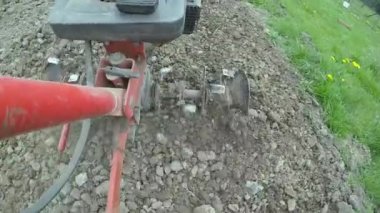 El motor closeup pulluk kil atma bıçak. Tarımsal arazi hazırlama üzerinde odaklanmak.