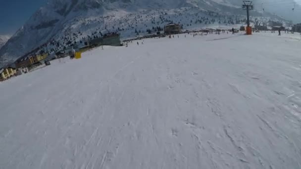 Gestabiliseerde Spoorverslag Van Het Skiën Een Prachtig Resort Europa — Stockvideo