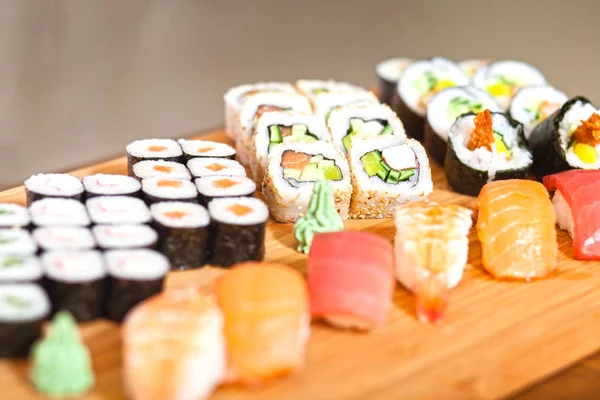 Verdadero Sushi Japonés Imagen Tonificada Color Dof Superficial — Foto de Stock