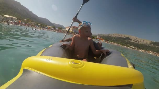 Riding Sea Kayak Father Son Drive Sea Coast Kayak — Stock Video