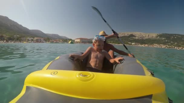 Riding Sea Kayak Father Son Drive Sea Coast Kayak — Stock Video