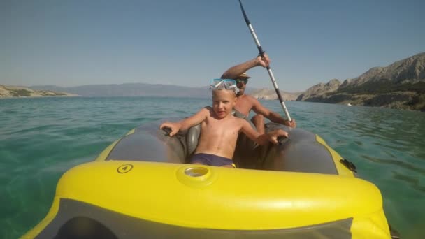 Riding Sea Kayak Father Son Drive Sea Coast Kayak — Stock Video