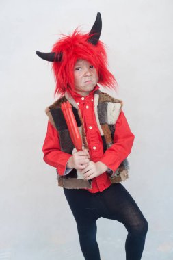 Şeytan kostümlü küçük çocuk. Cadılar Bayramı partisi.