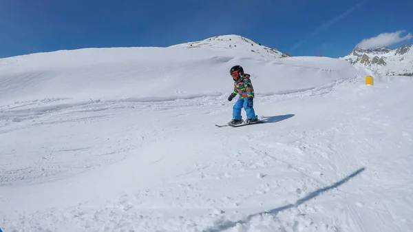 Skifahren für kleine Jungen — Stockfoto