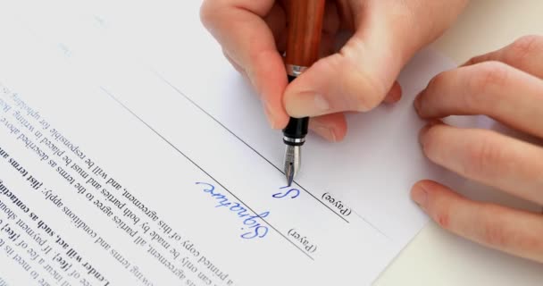 Gros Plan Document Signature Main Signature Contrat Avec Stylo Plume — Video