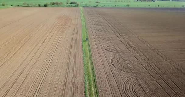 Malý Chlapec Jezdí Kole Chlapec Jezdí Kole Cyklostezce Letecký Pohled — Stock video