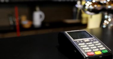 Harcamaları kredi kartıyla ödüyorum. Ödeme sırasında bir kartın kapatılması.