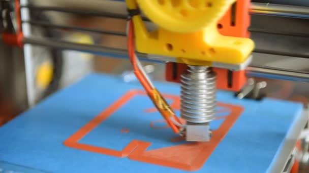 3D Drucker druckt das Teil — Stockvideo