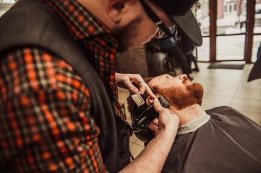 Hipster sakalı makası