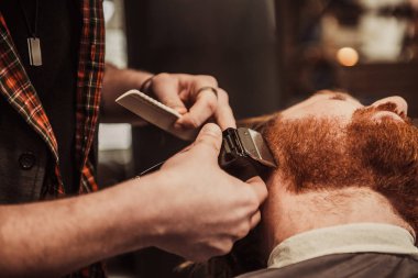 Hipster sakalı makası