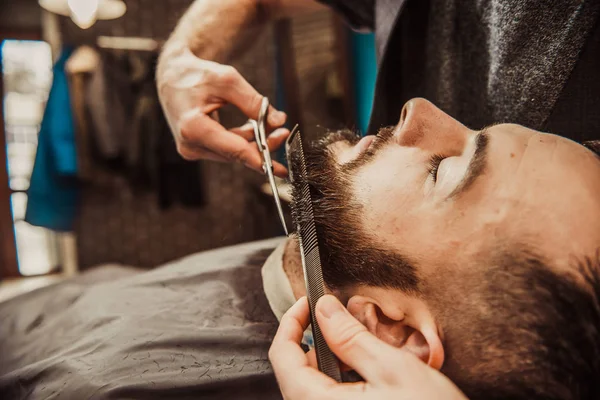 Professional Master Hairdresser Cuts Client Beard Barber Men — Stock Photo, Image