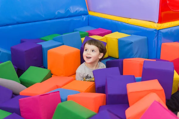 The kid is riding an attraction — Stock Photo, Image