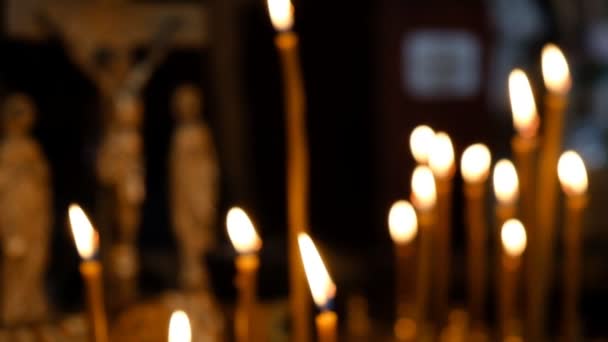 Свечи Горят Храме День Религиозного Праздника — стоковое видео