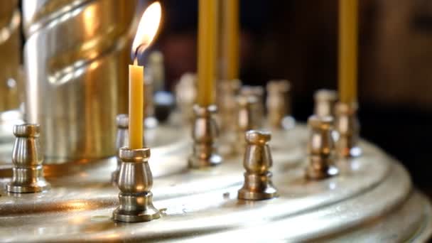 Velas Queimam Templo Feriado Religioso — Vídeo de Stock