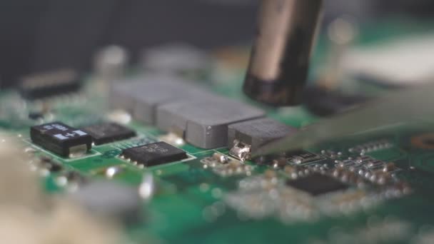 Soldering electronic circuit boards and parts in the laboratory. — Stock Video