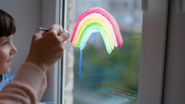 Persecución Del Arco Iris Niño Pequeño Dibuja Arco Iris Una — Vídeos de Stock