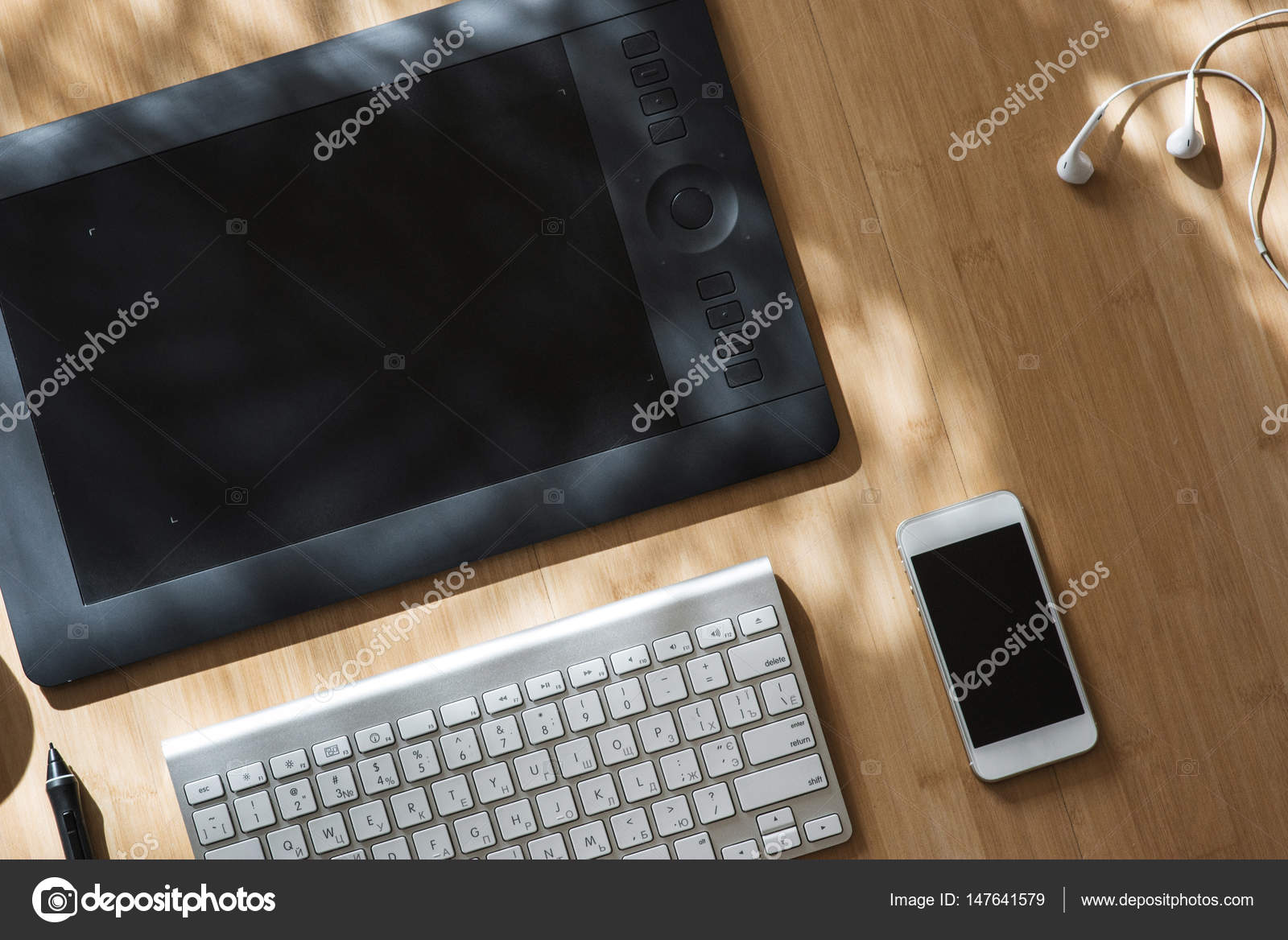 Professional graphic designer desk Stock Photo by ©Ablozhka 147641579