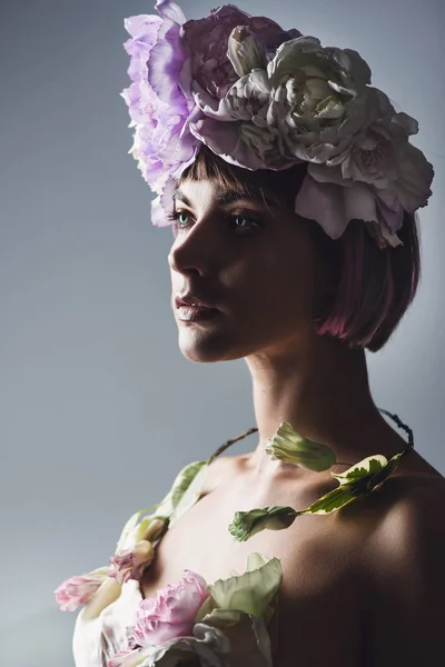 Retrato de una hermosa chica de moda —  Fotos de Stock