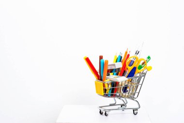 Geri okul ve alışveriş kavramı