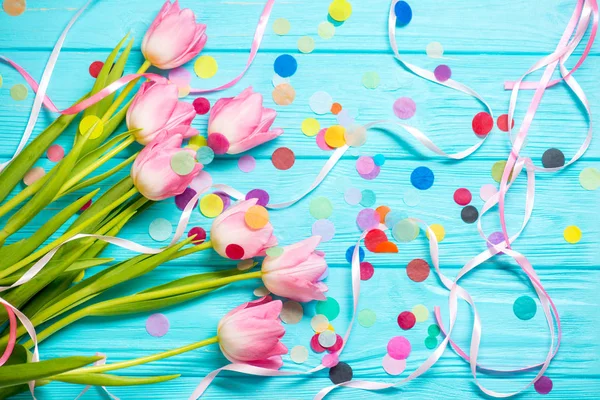 Wooden mint background and pink tulips — Stock Photo, Image