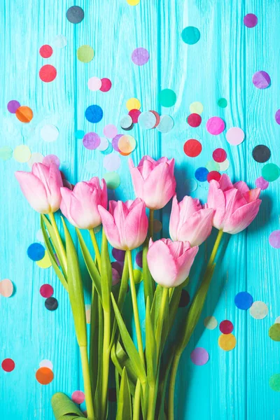 Wooden blue background and pink tulips — Stock Photo, Image