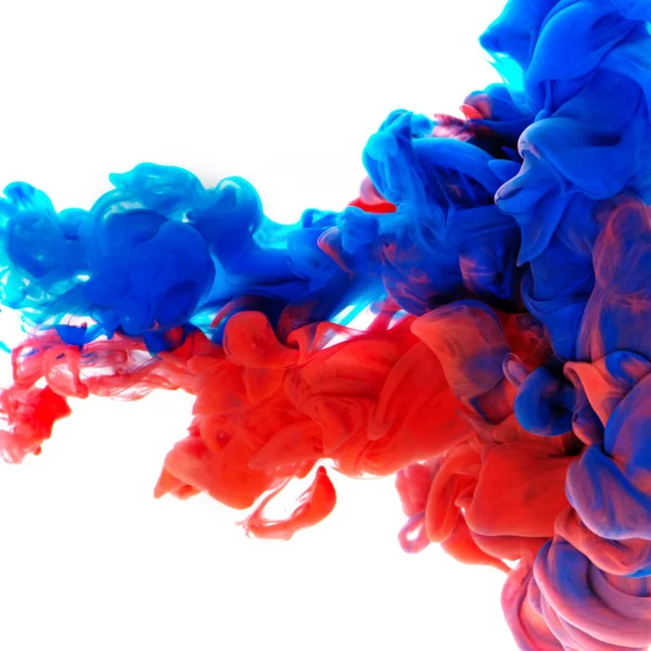 흰색 배경에 파란색 과 빨간색 잉크로 이루어진 형형색색의 구름. — 스톡 사진