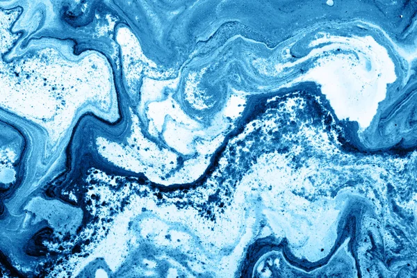 Fluid art festészet absztrakt textúra, kék és fehér színű mix — Stock Fotó