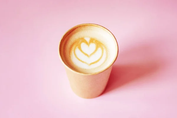 Top uitzicht van koffie kopje met latte kunst. — Stockfoto