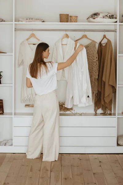 Young woman standing in front of her closet. — Stock Photo, Image