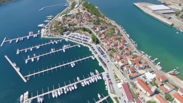 Vista aérea de Sibenik en Croacia — Vídeo de stock