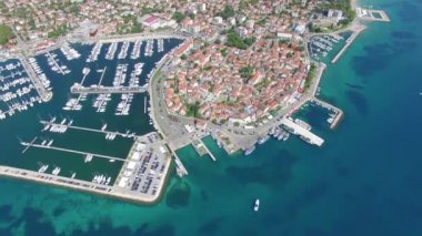 Adriyatik kıyısı, Biograd na moru üzerinde küçük şehrin havadan görünümü