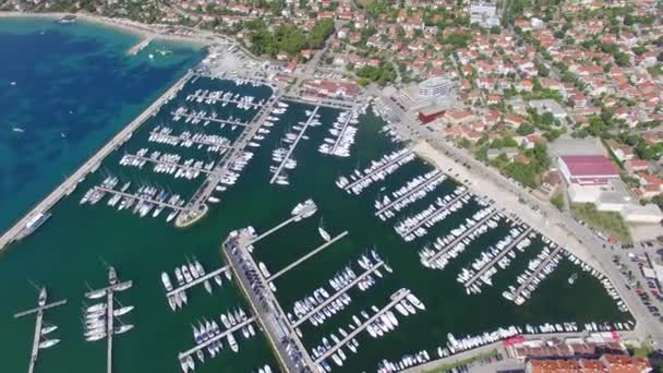 Αεροφωτογραφία του μικρή πόλη στις ακτές της Αδριατικής, Biograd na moru — Αρχείο Βίντεο