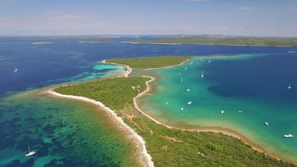 Vista aérea do Rato Veli na ilha do Adriático Dugi Otok — Vídeo de Stock