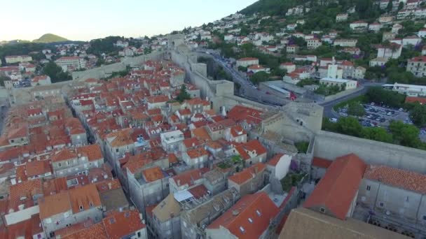 Aerial view of the old city of Dubrovnik before sunrise — Stock Video