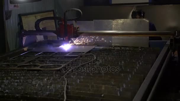 Cutting of metal. Sparks fly from plasma and metal interaction — Stock Video