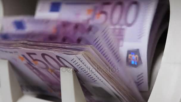 Nakit para sayma makinesi. Banknotlar 500 euro sayıyor.. — Stok video