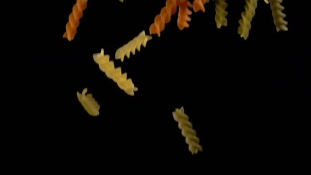 Pasta im freien Fall — Stockvideo