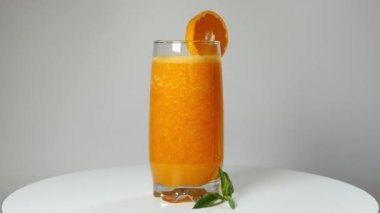 Pikap dönen mandalina suyu