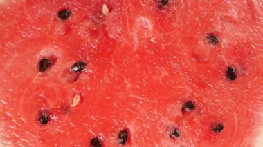 Kırmızı karpuz kadar yakın